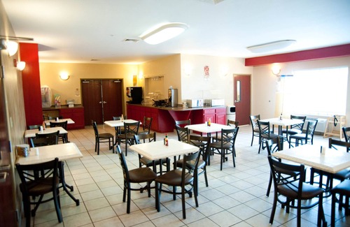 Del Valle Hotel | Quality Inn & Suites Airport
