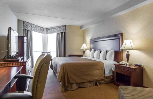 Algoma District Hotel | Quality Inn & Suites Bay Front