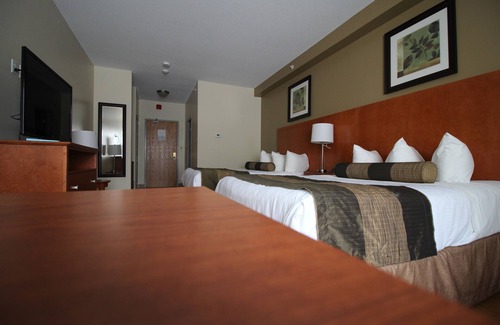 Hawkesbury Hotel | Quality Inn & Suites