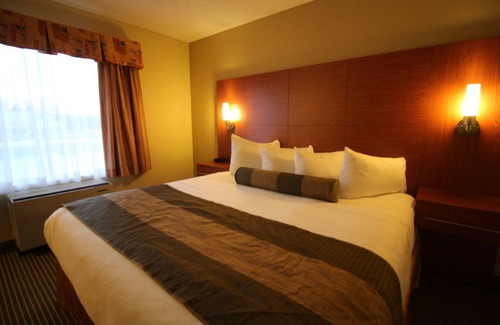 Hawkesbury Hotel | Quality Inn & Suites