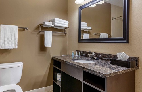 Escanaba Hotel | Quality Inn & Suites Escanaba North