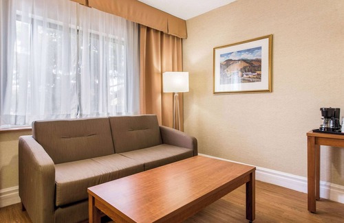 District des Promenades Hotel | Quality Inn & Suites Gatineau