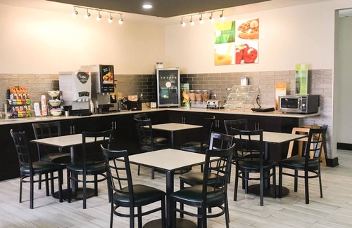 Lincoln Hotel | Quality Inn & Suites Lincoln near I-55