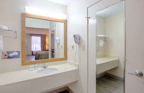 Boys Ranch Hotel | Quality Inn & Suites Live Oak I-10 Exit 283