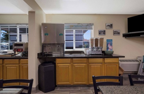 Medford Hotel | Quality Inn & Suites Medford Airport