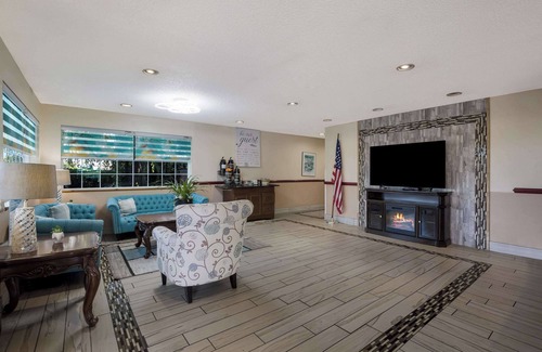 Medford Hotel | Quality Inn & Suites Medford Airport