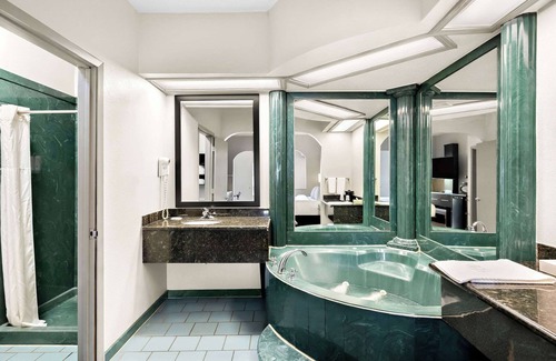 Monticello Hotel | Quality Inn & Suites Monticello