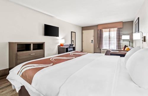 Warner Robins Hotel | Quality Inn & Suites near Robins Air Force Base