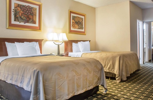 Batavia Hotel | Quality Inn & Suites Palm Island Indoor Waterpark