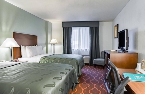 Salmon Creek Hotel | Quality Inn & Suites Vancouver North