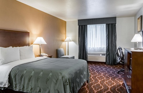 Salmon Creek Hotel | Quality Inn & Suites Vancouver North