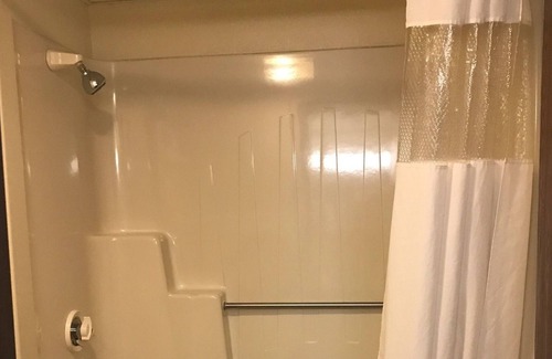 Worcester Hotel | Quality Inn & Suites Worcester