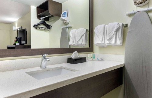 Gainesville Hotel | Quality Inn University North I-75