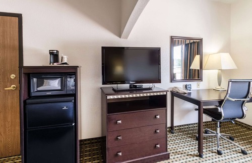 Burleson Hotel | Quality Suites Burleson - Ft. Worth