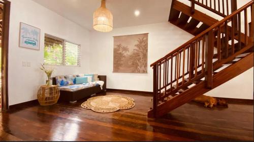 Mele House | Qualius Lodge - Port Vila's WOW Factor! Huge 5 Bedroom, 3 Bath Seaside Paradise