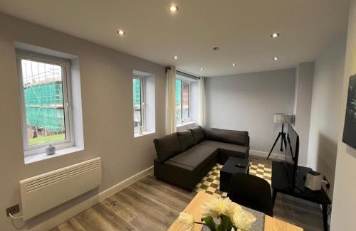 Abingdon Apartment | Queen Apartment - En-Suites - High Spec- 7 Guests