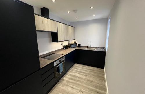 Abingdon Apartment | Queen Apartment - En-Suites - High Spec- 7 Guests