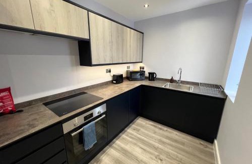 Abingdon Apartment | Queen Apartment - En-Suites - High Spec- 7 Guests