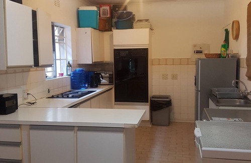 White River Cottage | Quiet 3 Bed 2 Bath Country Cottage in the centre of town White River