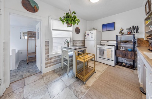 Sugar House Apartment | Quiet 3BR Sugar House Urban Escape by Mountains: Wi-Fi, Parking, Laundry