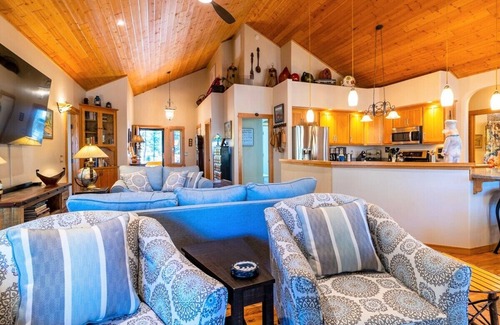 Pagosa Springs Cabin | Quiet Area, Hot Tub, Close to Lakes, Shopping and Dining