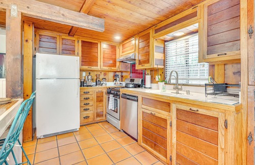 Venice Cottage | Quiet Cottage < 1 Mi to Venice Beach & Boardwalk!