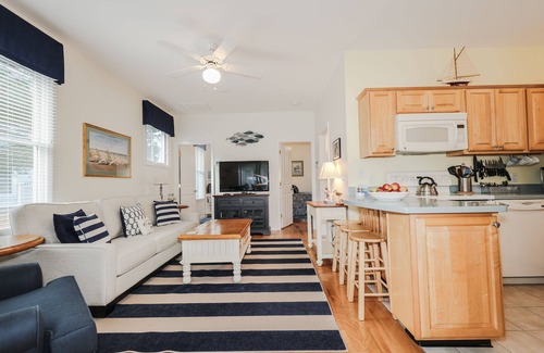 Summer Village Cottage | Quiet Cottage in Summer Village with Central Air close to the Ocean!