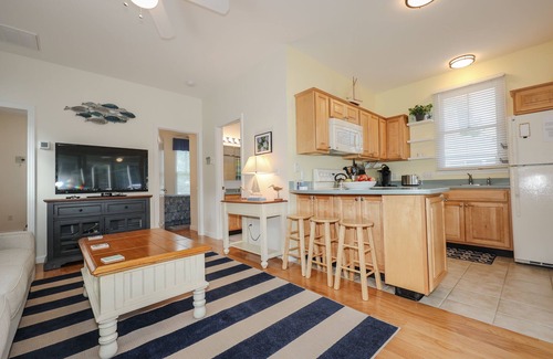 Summer Village Cottage | Quiet Cottage in Summer Village with Central Air close to the Ocean!