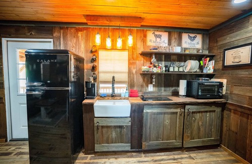 Lampasas Cabin | Quiet Country Rustic Cabin
