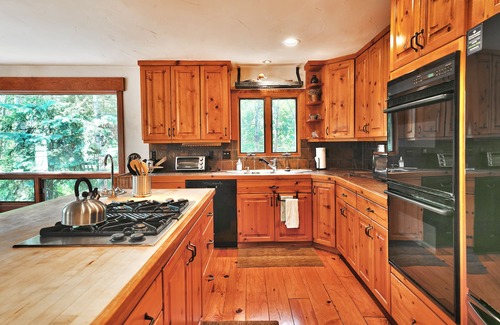 North Park City Condo | Quiet & Cozy: Ideal Location Near Hiking/Biking Trails, Ski Slopes & Main St.