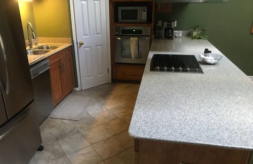 Tallahassee House | Quiet Family Townhouse