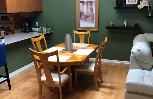 Tallahassee House | Quiet Family Townhouse