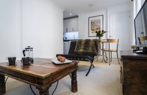 Warwick Apartment | Quiet Flat Pimlico. Victoria Station Westminster * Fantastic Central Location *