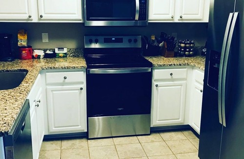 Nashboro Village House | Quiet/Luxury Townhouse on Golf Course!