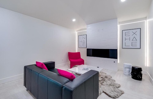 Juanita Y Olmo Frontier Place Villa | Quiet Modern Estate w/ Guest Home & Heated Pool: Scottsdale