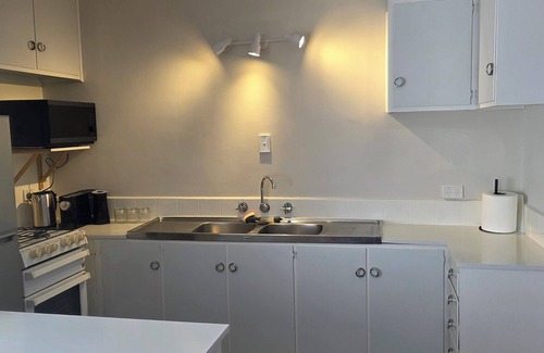 Preston Villa | Quiet & private stay on ground level apartment in Preston