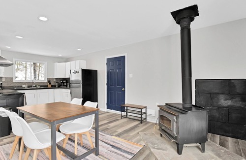 Irondale Cottage | Quiet Spaciou Gorgeous Lakefront Cottage