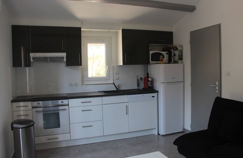 Velaux Apartment | Quiet T2 with swimming pool