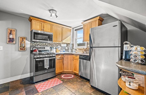 Quincy Apartment | Quincy Beach Home Next to Boston & T, Free Parking