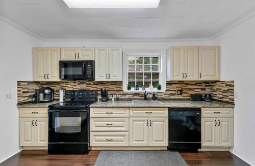 Brooklawn - St. Vincent House | Quintessential Cozy Haven, Brooklawn Beauty