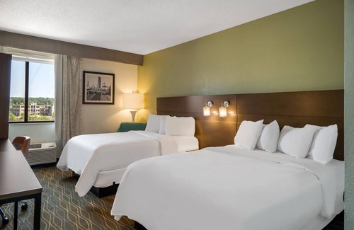 Grand Rapids Hotel | Radisson Hotel Grand Rapids Riverfront