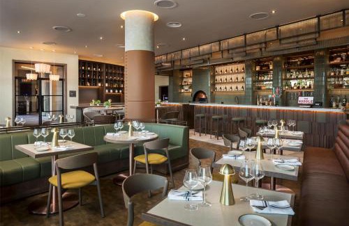 St. Margarets and North Twickenham Hotel | Radisson RED London Twickenham