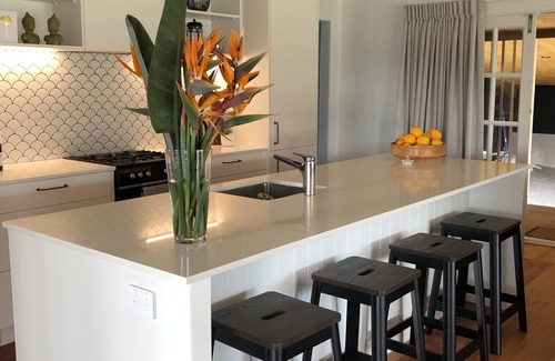 Raglan House | Raglan Escape: Unique holiday home right in the heart of Raglan