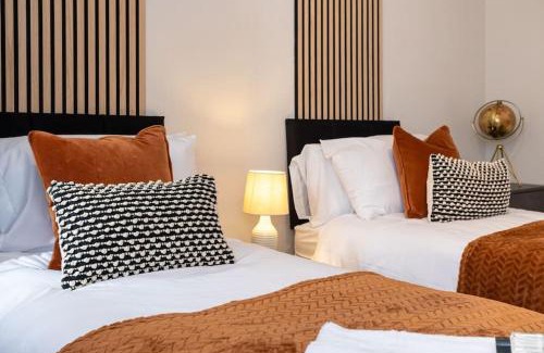 Warrington House | Railway House - Central Warrington - Sleeps 6