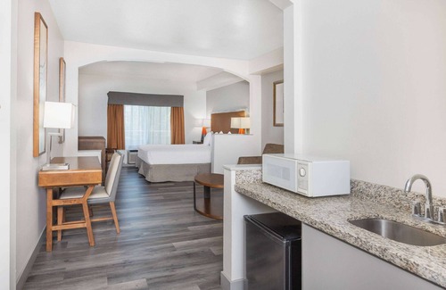 West Park Community Hotel | Ramada by Wyndham Bakersfield North