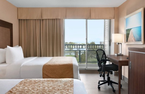 Belleville Hotel | Ramada by Wyndham Belleville Harbourview Conference Centre
