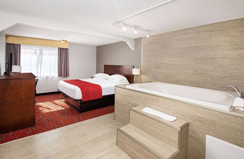 Bowling Green Hotel | Ramada by Wyndham Bowling Green