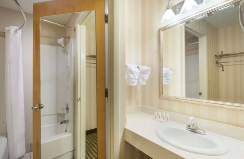 Columbus Hotel | Ramada by Wyndham Columbus North