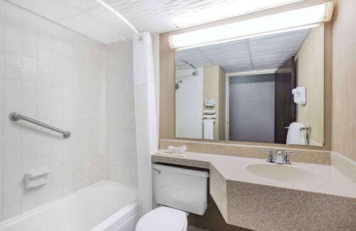 Grand Forks Hotel | Ramada by Wyndham Grand Forks