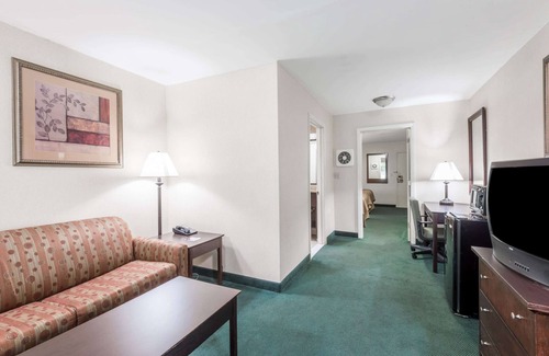 Groton Hotel | Ramada by Wyndham Groton/Mystic